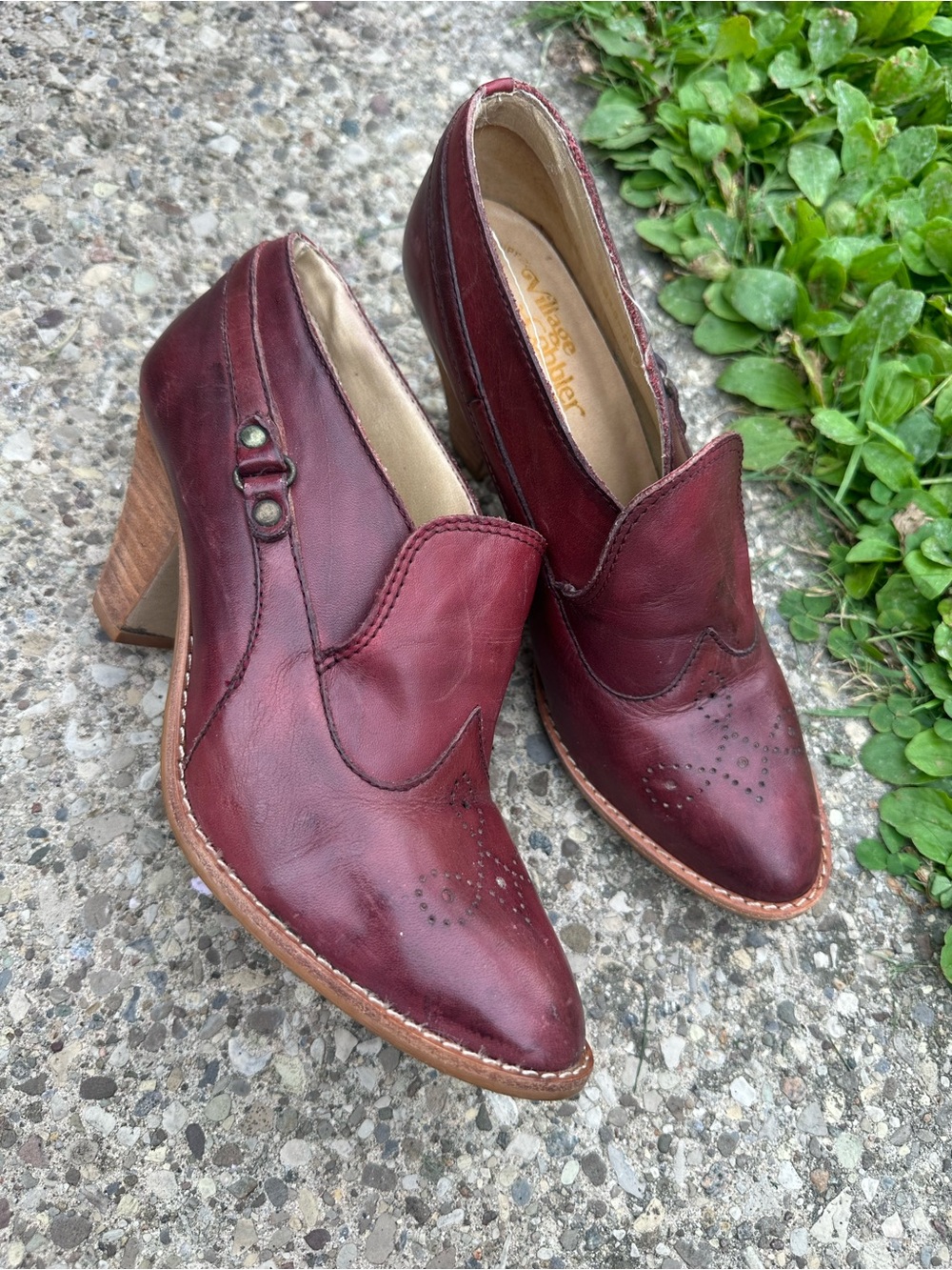 *VINTAGE* Village cobbler Thom Mcan Burgundy Leather Pointed-Heel Loafer